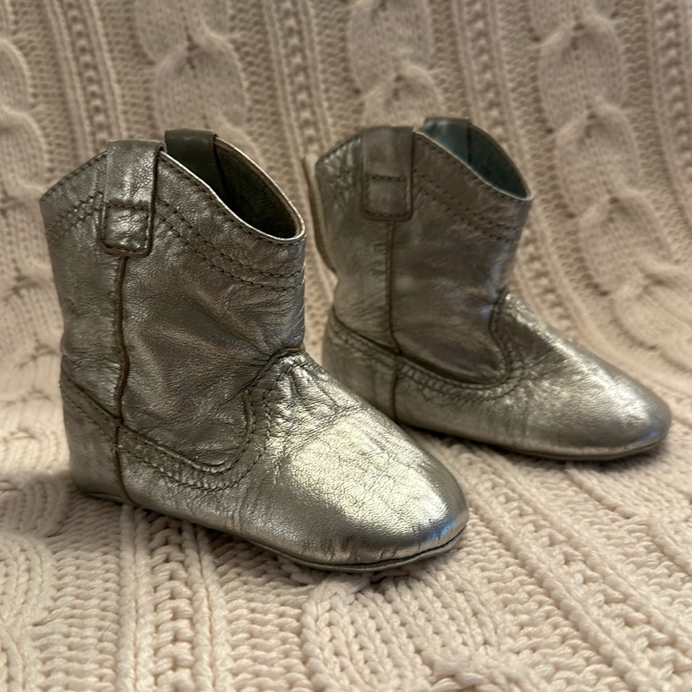 Peek Silver Boots 4 months, velcro back.
